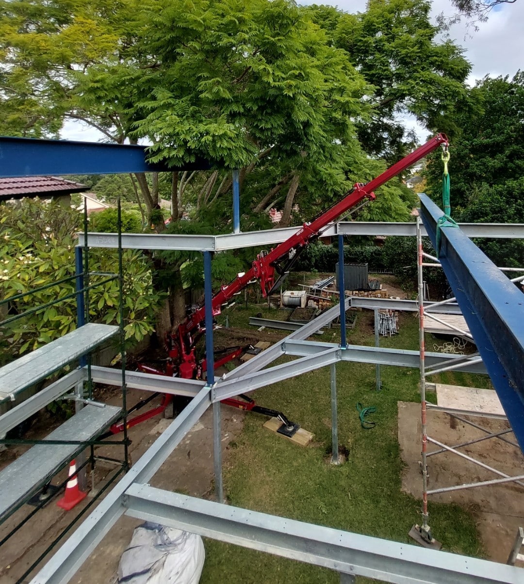 Residental Steel Installation Utilizing The Hoeflon C6 Crane