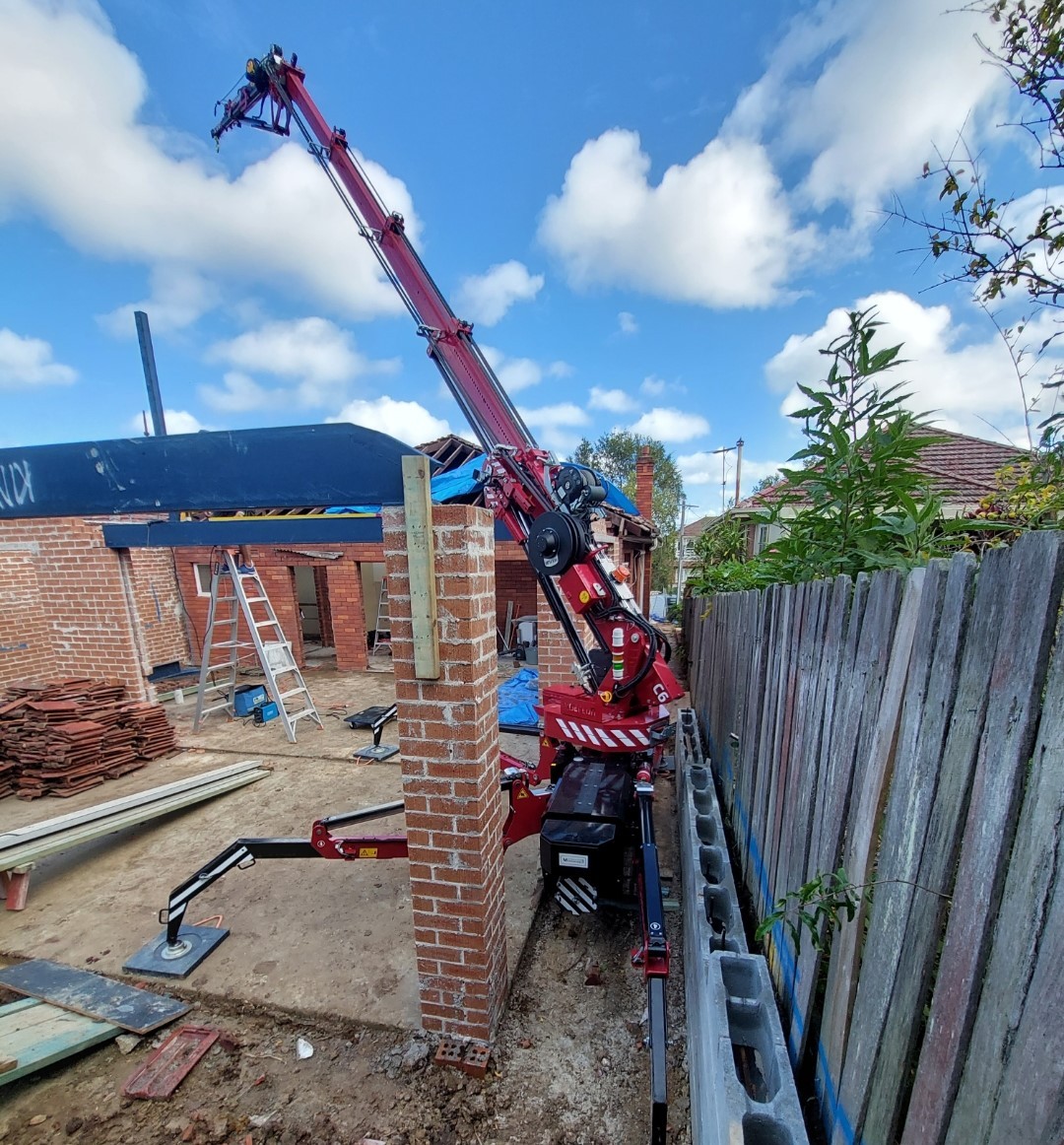 Crane Outriggers Setup Parralel To The Side Boundery.